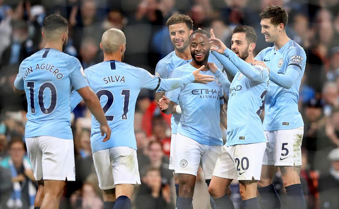 为什么主审需频繁用刷子清理本垒板