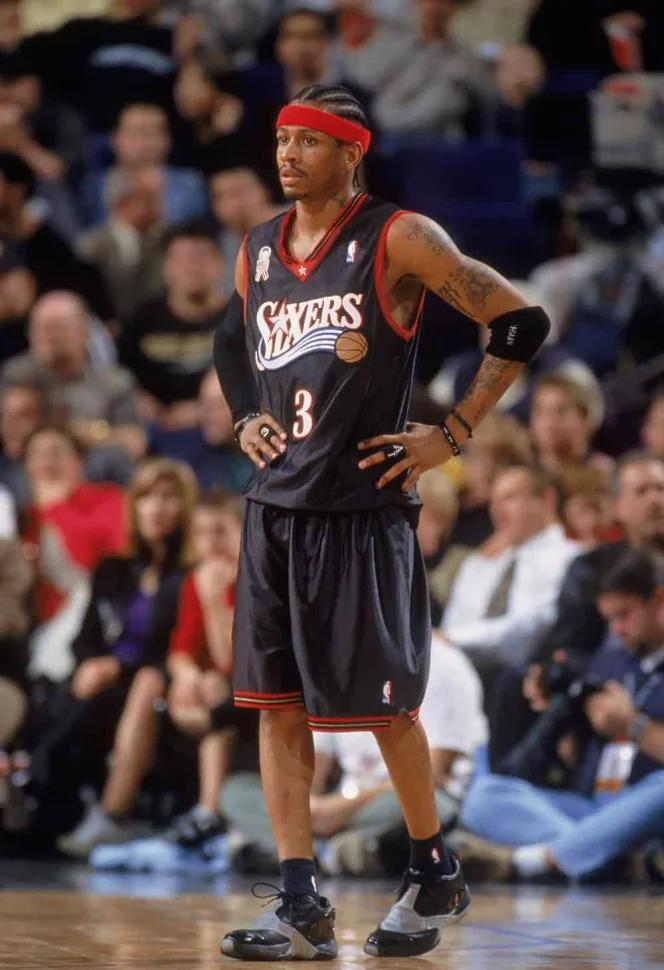 梅西带领迈阿密国际赢得美职联总冠军，实现越级登顶，展现超强实力。