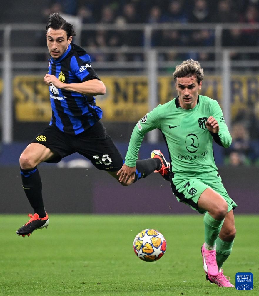 NBA罕见画面，罗德曼撤步三分命中，提前庆祝